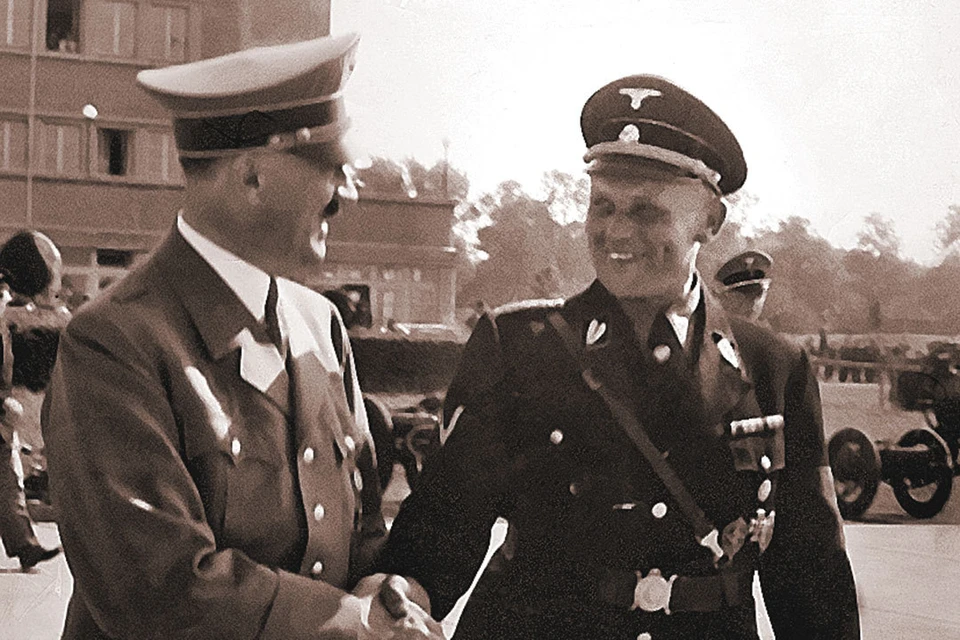 Ганс Баур справа