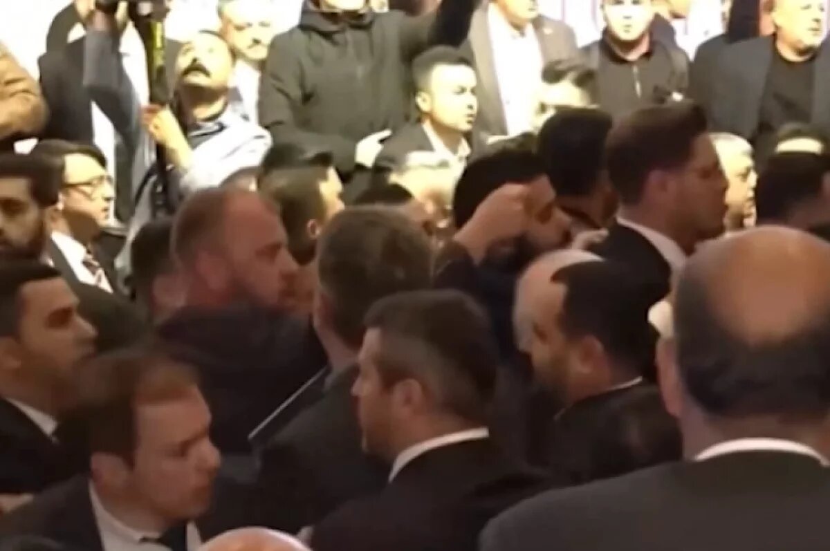    В Турции политики начали массовую драку из-за письма экс-мэра Стамбула