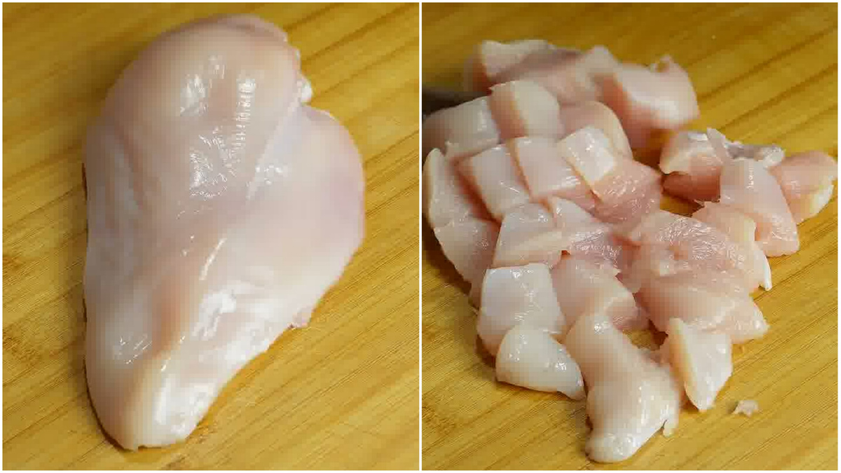 📸 Нарезаем куриную грудку кусочками.