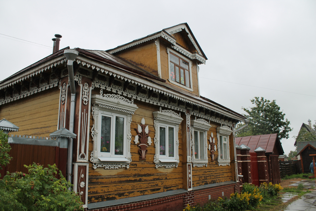 Резной ажур домиков
