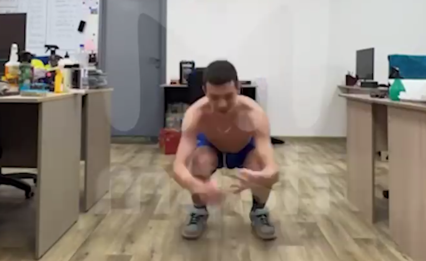 Что на самом деле произошло с Никитой после того, как он решил решил присесть 2000 раз и заработать 20 000 рублей на рабочем месте