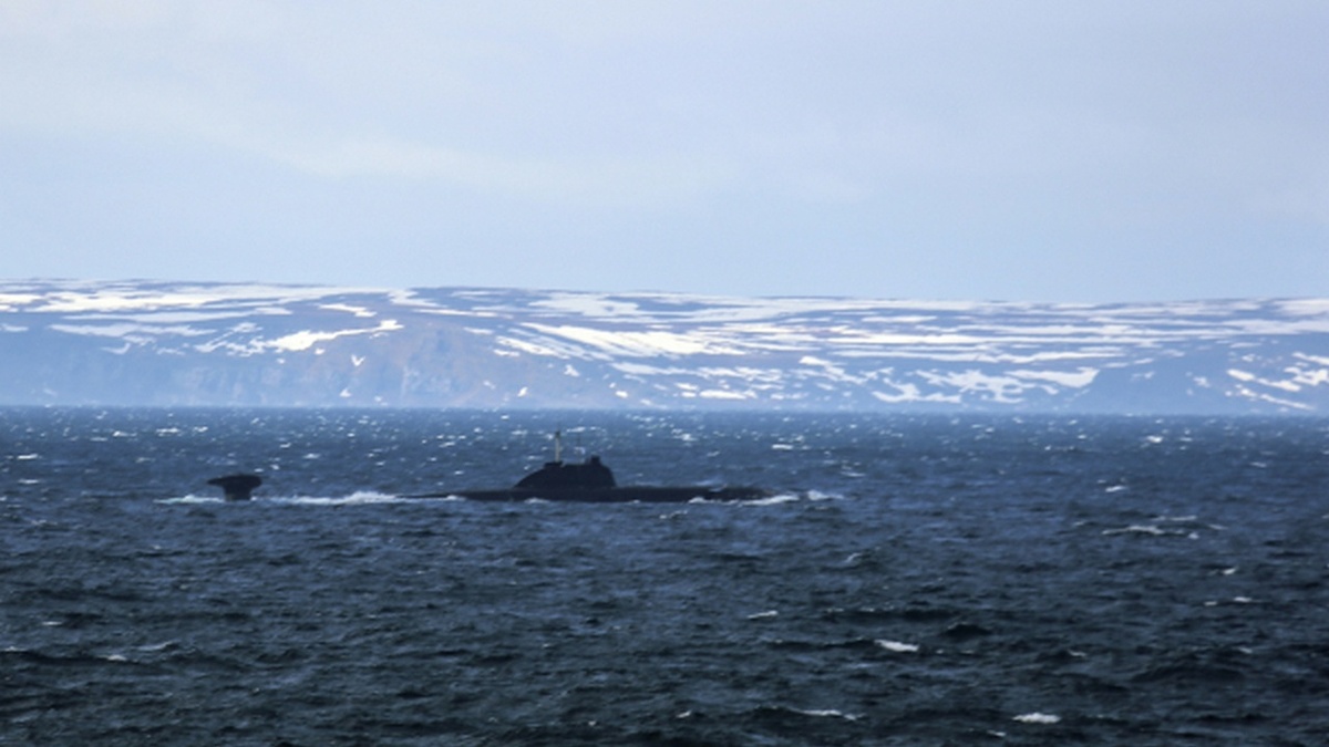    Атомная подводная лодка «Смоленск» во время военно-морских учений Северного флота РФ.