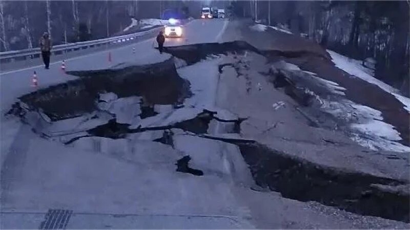     Обвалился участок дороги. «Бийск 22»