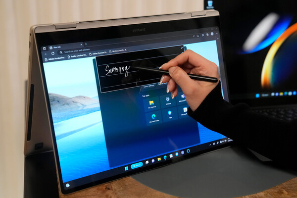 Galaxy Book 3 Pro 360 / Jeff Chiu/AP   📷