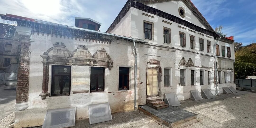 Оказывается, в «Дом Анны Монс» в Москве стали водить экскурсии