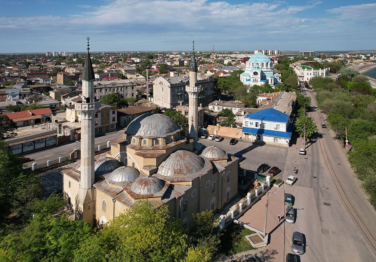 Мечеть Джума-Джами в Евпатории, вид с высоты птичьего полета