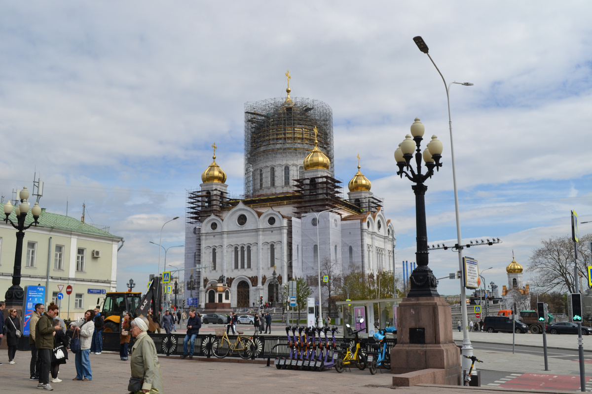 02.05.2026г. Москва, площадь перед выходом со станции Кропоткинская Московского метрополитена. Фото автора канала 