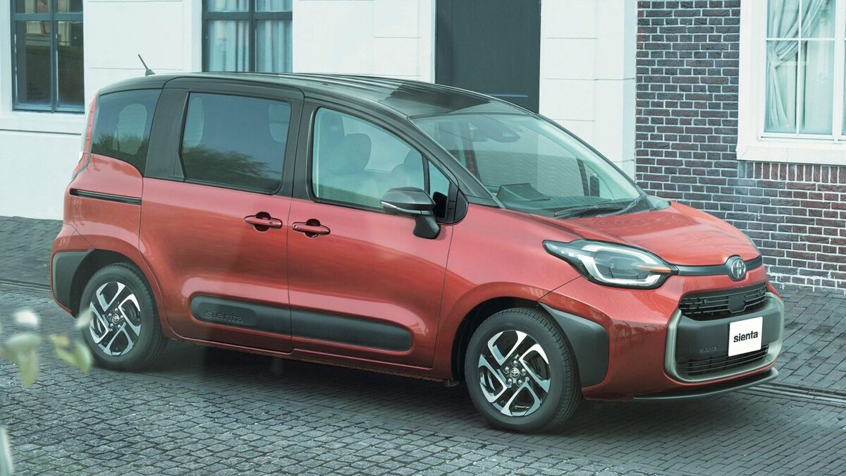    Toyota Sienta. Фото Toyota