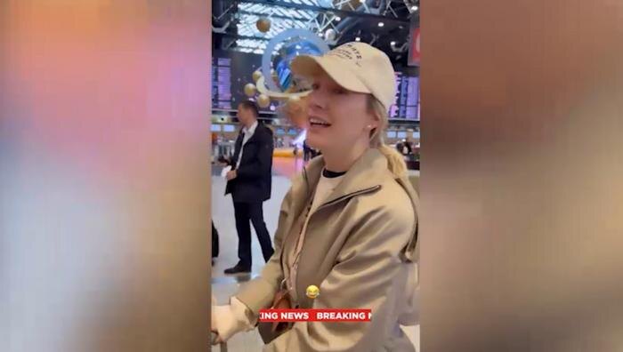 Летучая не улетела в Намибию из-за свободных страниц в паспорте. Обложка © Instagram (признан экстремистской организацией и запрещён на территории Российской Федерации)/ elenapegas