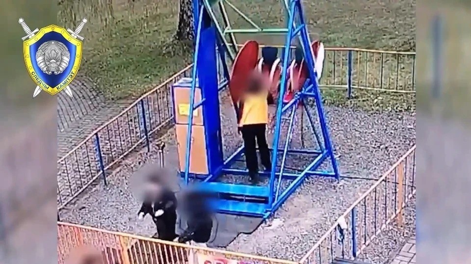    Трагедия произошла на аттракционе в могилевском парке. Фото: кадр видео СК Беларуси