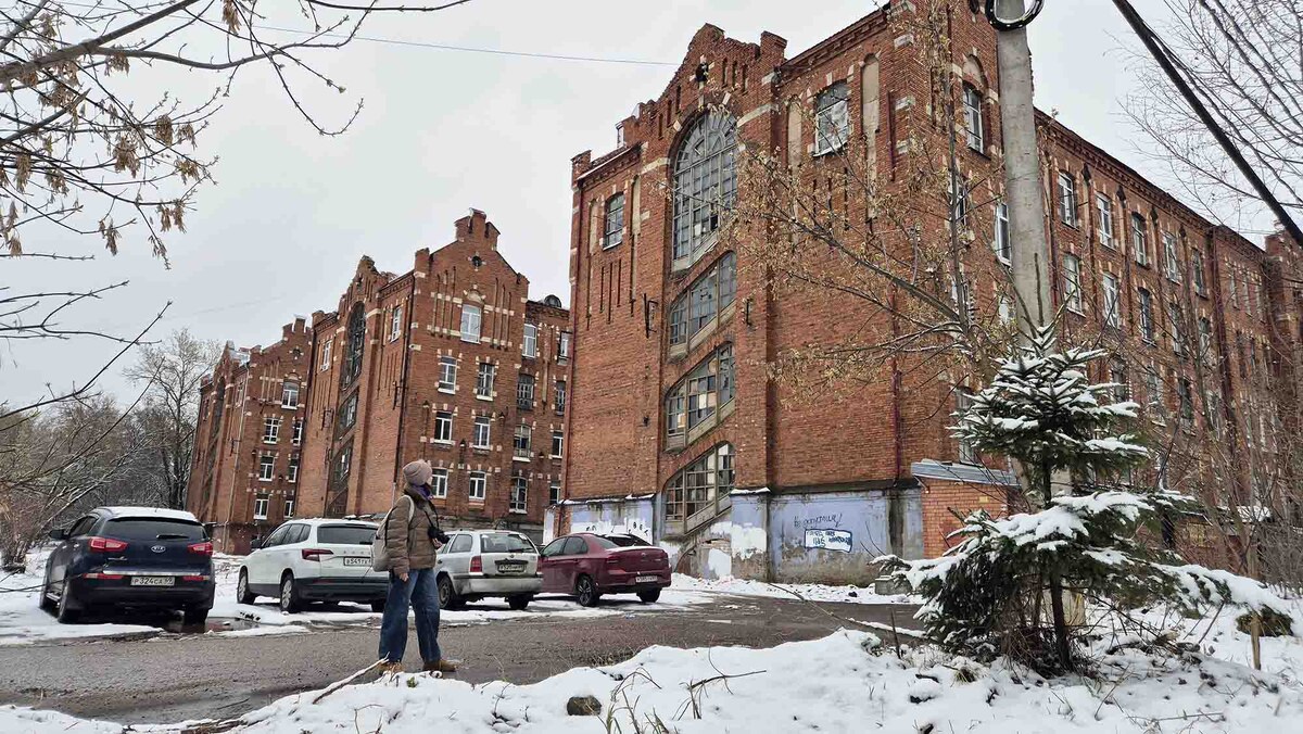 Если про "Морозовский городок" в Твери я слышала и ранее, то казармы Берга для рабочих "Рождественской мануфактуры" стали для меня открытием. Это место располагается в паре километров от исторического центра города