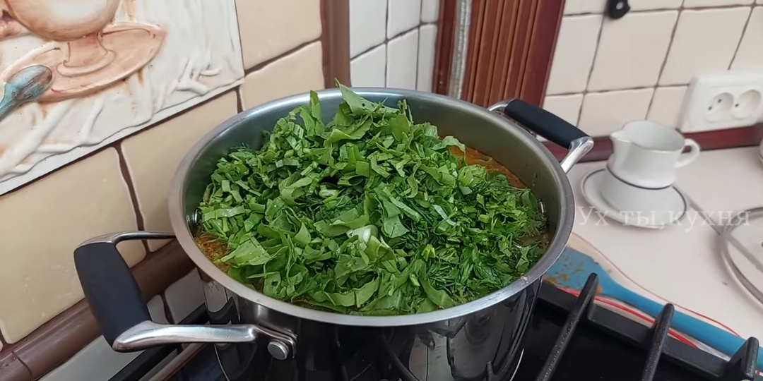 Зелёный, и одновременно красный - это про ЗЕЛЁНЫЙ БОРЩ!