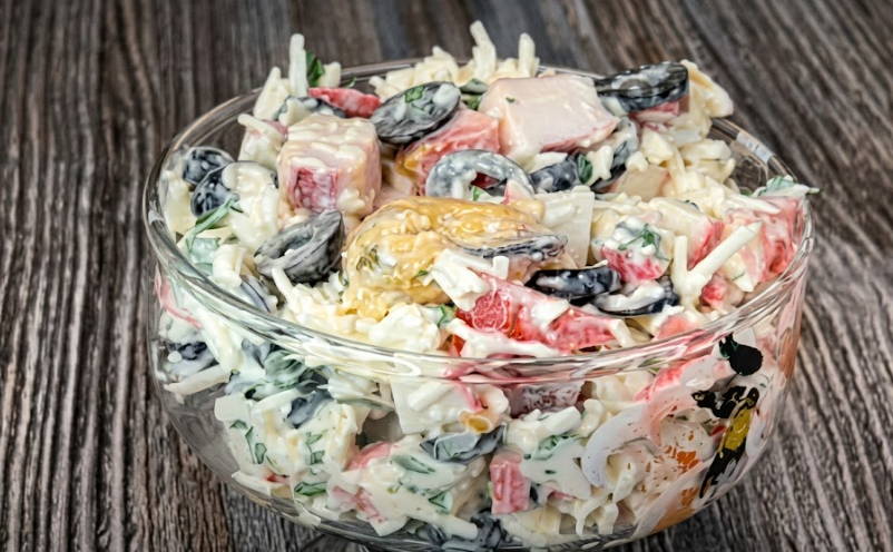Просто возьмите плавленный сырок: самый вкусный салат, какой я ела! Всего 4 ингредиента в составе