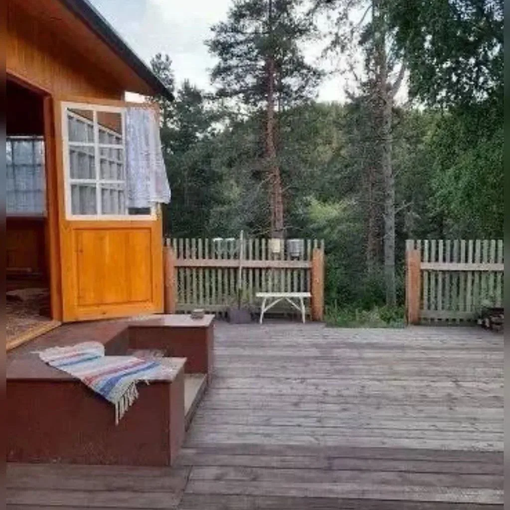 домик из фильма "Любовь и голуби"