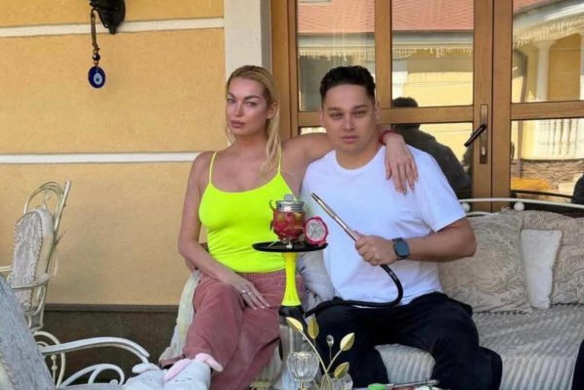   Анастасия Волочкова с мужчиной Соцсети
