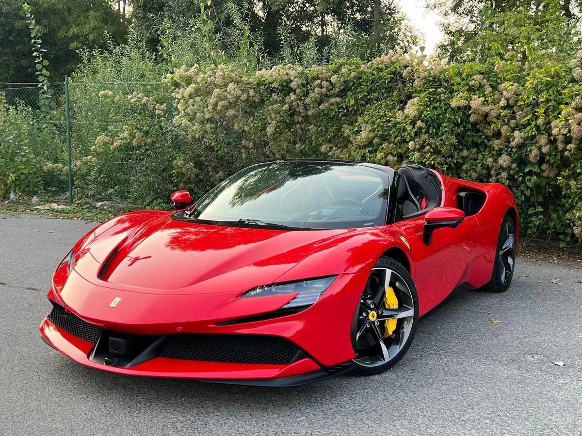 Топовая модель Ferrari SF90 - с двигателем мощностью от 1000 л.с.