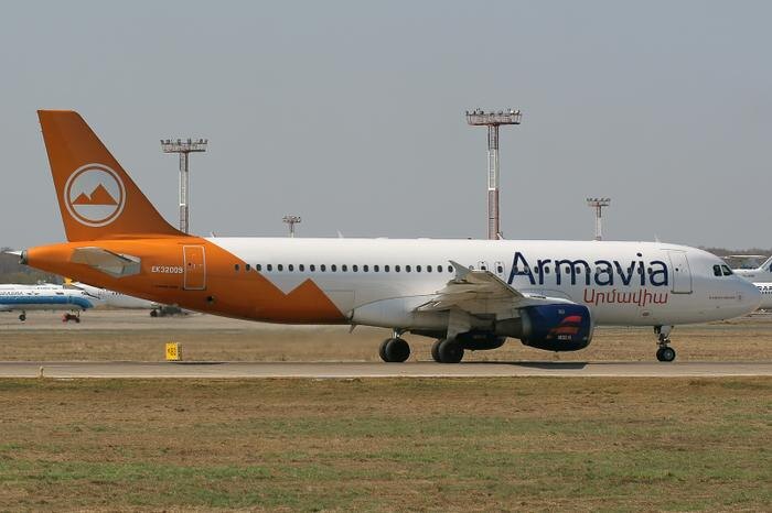 Разбившийся самолёт Airbus A320 за 3 дня до катастрофы. Обложка © wikimedia / Геннадий Миско