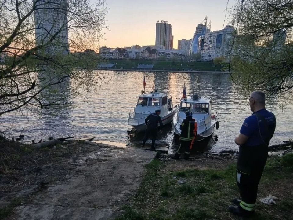    На Москве-реке перевернулся катамаран с людьми. Источник: Администрация городского округа Красногорск Московской области