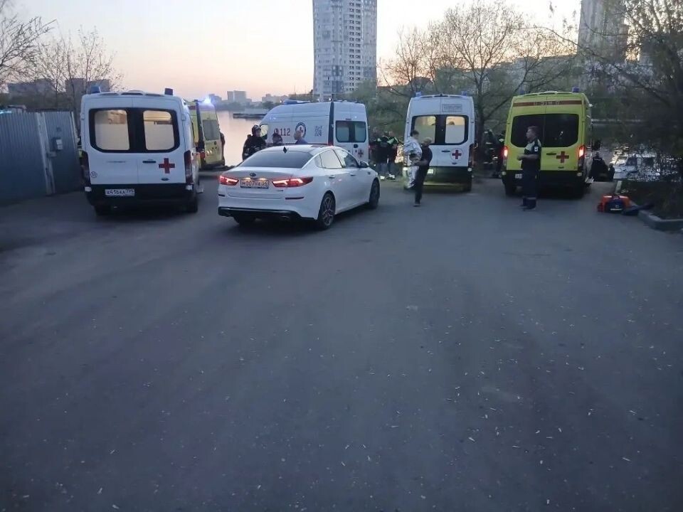    На Москве-реке перевернулся катамаран с людьми. Источник: Администрация городского округа Красногорск Московской области