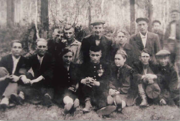 Николай Петрович с друзьями 1948 год