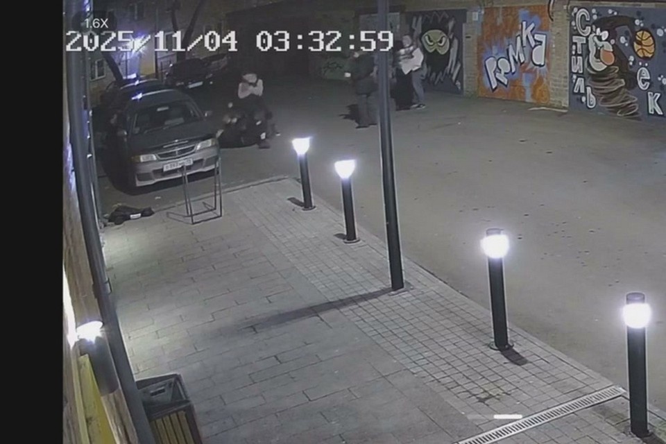    Охранника красноярского бара будут судить за покушение на убийство. Стоп-кадр видео прокуратуры