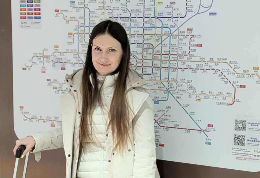 Пекин, метро. На этом фото я ещё не знаю, что меня ждёт у турникета