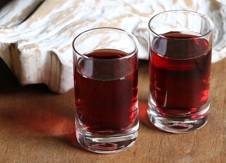 Настойки из самогона: рецепты и советы