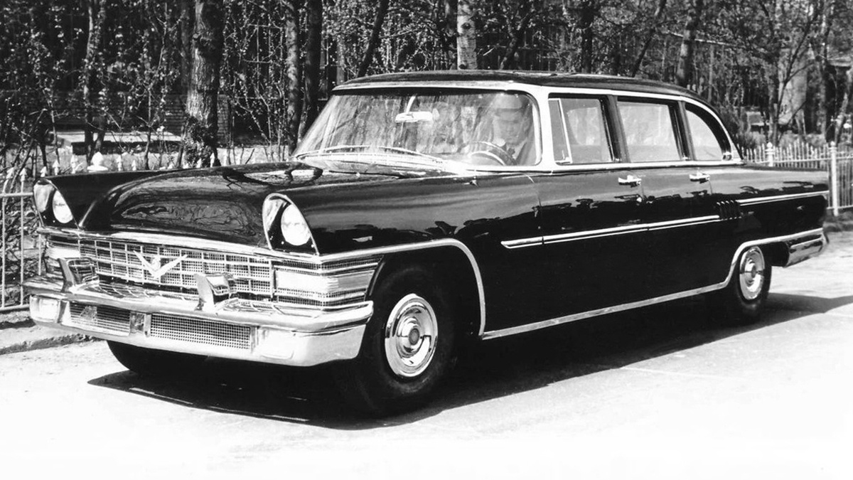 Третий прототип получил совершенно новый дизайн, выполненный в стиле Packard Patrician образца 1955 года