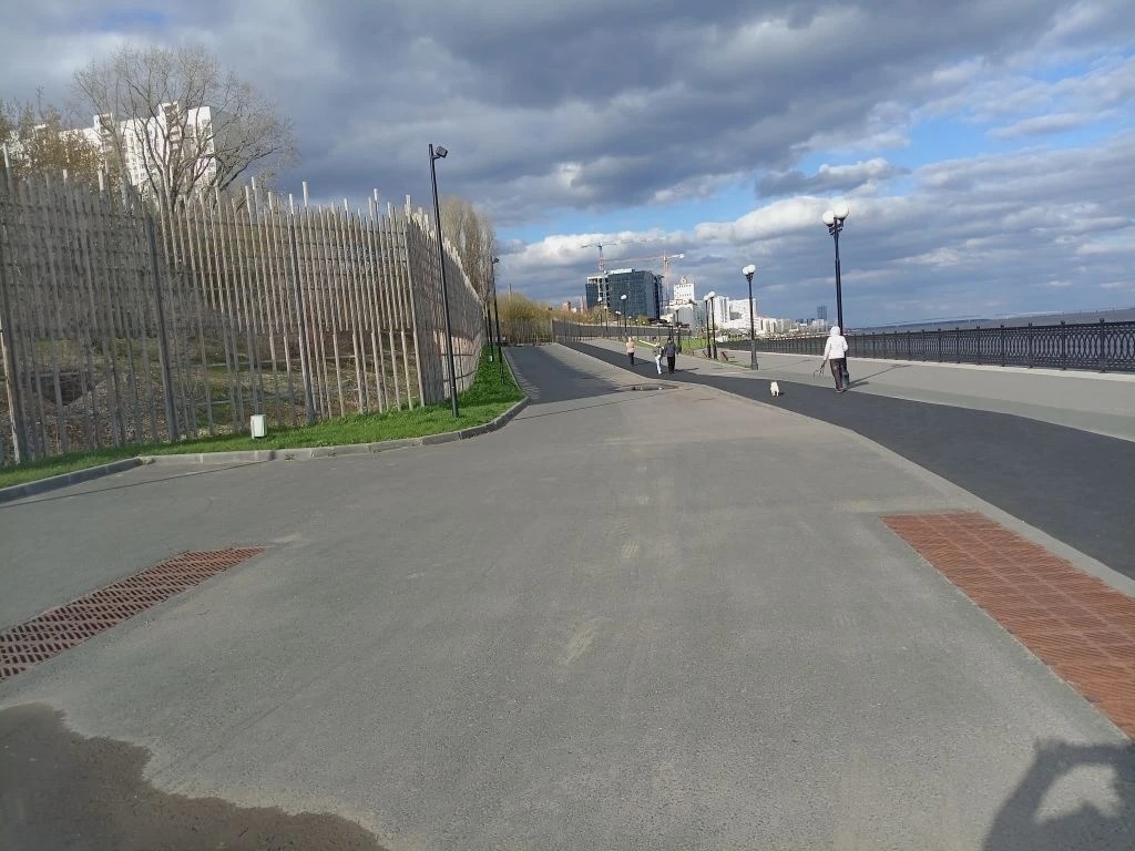 Вид в сторону автомобильного моста
