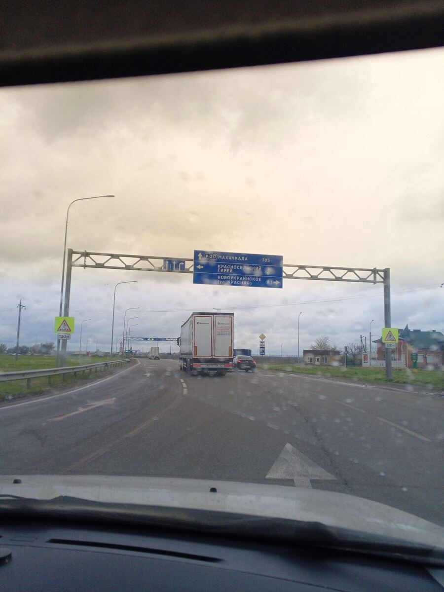 С погодой нам не повезло. Почти весь день моросил дождик и было прохладно.