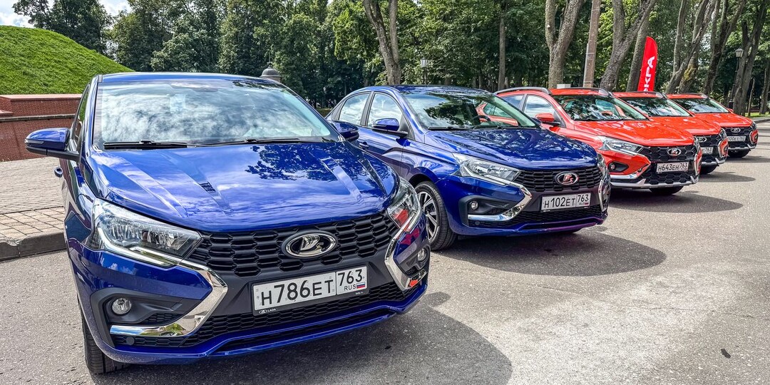 АвтоВАЗ: продажи новых автомобилей Lada в апреле выросли более чем на 12%