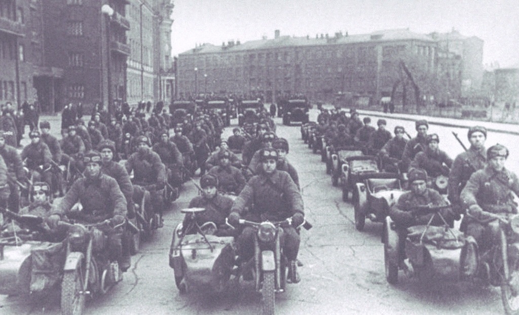 М-72 на фронте, 1941 год. 16 860 таких мотоциклов прошли Великую Отечественную