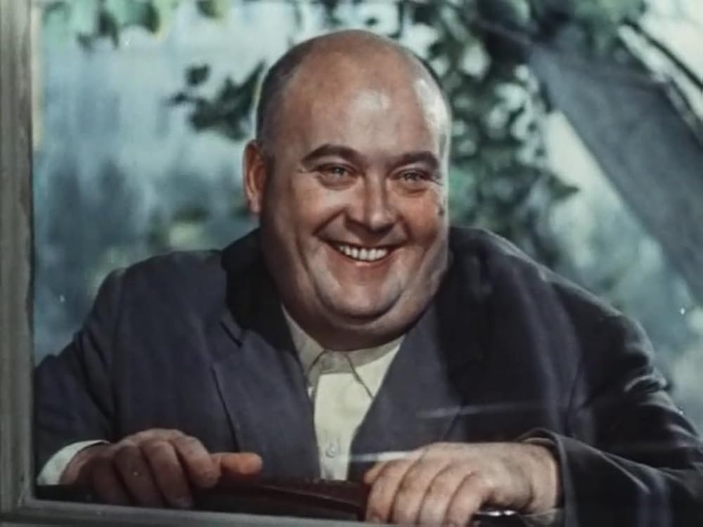 Евгений Александрович Моргунов (27 апреля 1927 — 25 июня 1999) — советский и российский актёр театра и кино, кинорежиссёр, сценарист, кинопродюсер, заслуженный артист РСФСР (1978). 