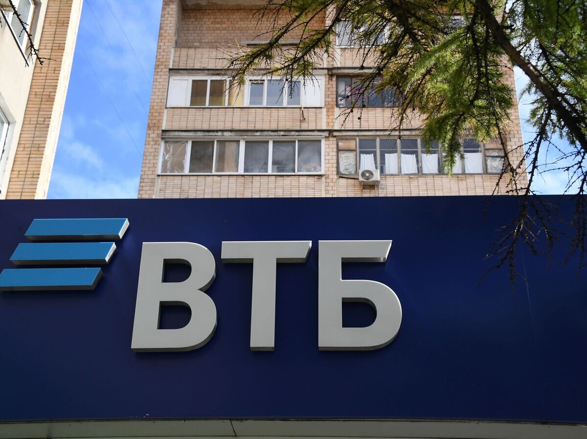    Вывеска банка ВТБ© РИА Новости . Илья Питалев