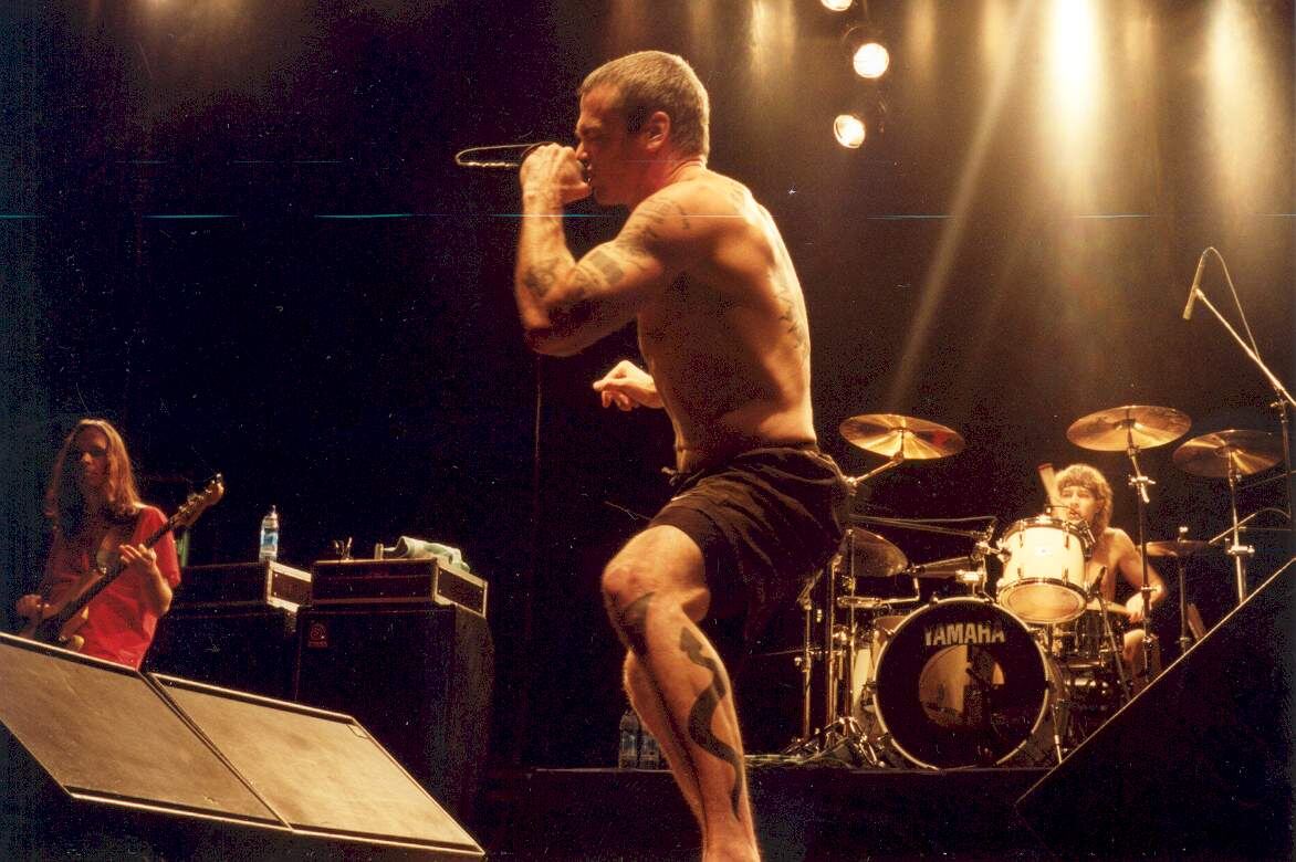 Rollins Band (слева направо: Маркус Блейк (бас), Генри Роллинз (вокал), Джейсон Макенрот (ударные)) в эпоху Nice. Фото из открытых источников.