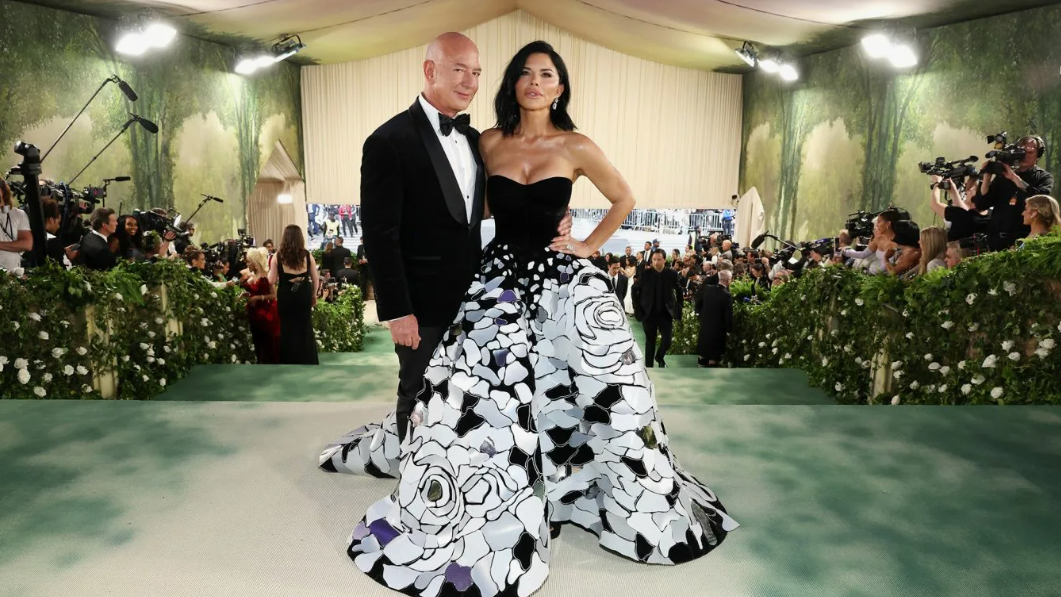 Джефф Безос на Met Gala: как самый богатый человек в мире проник на главное событие в мире моды