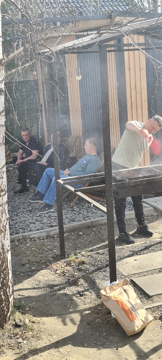 Шашлыки традиционно готовят мужчины