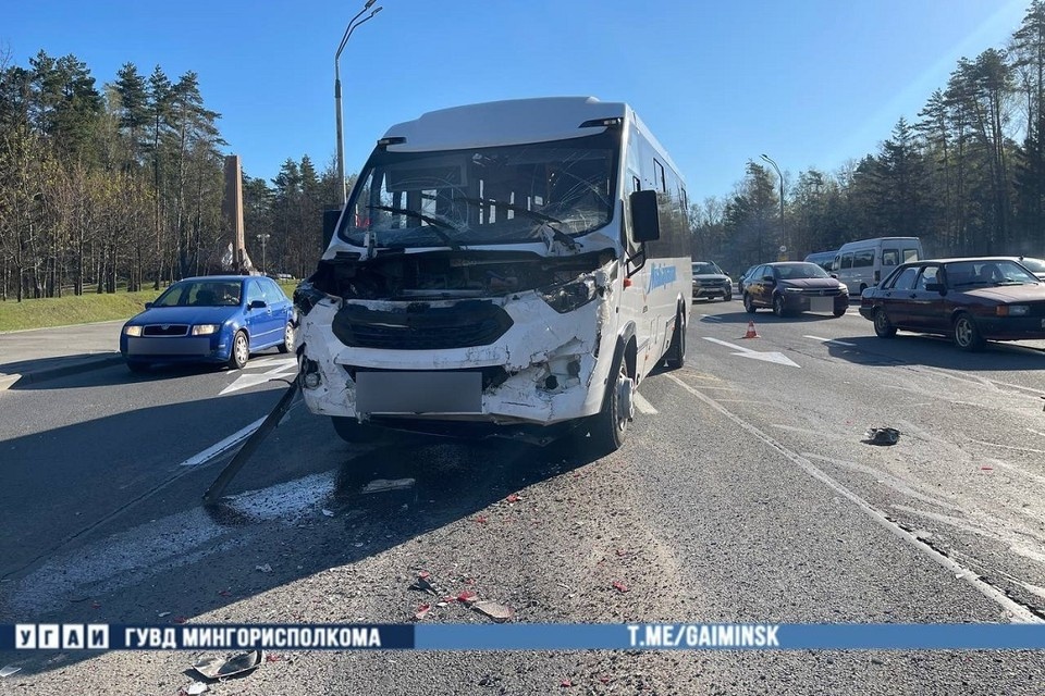    В Минске произошло массовое ДТП утром 4 мая. Фото: УГАИ ГУВД Мингорисполкома.