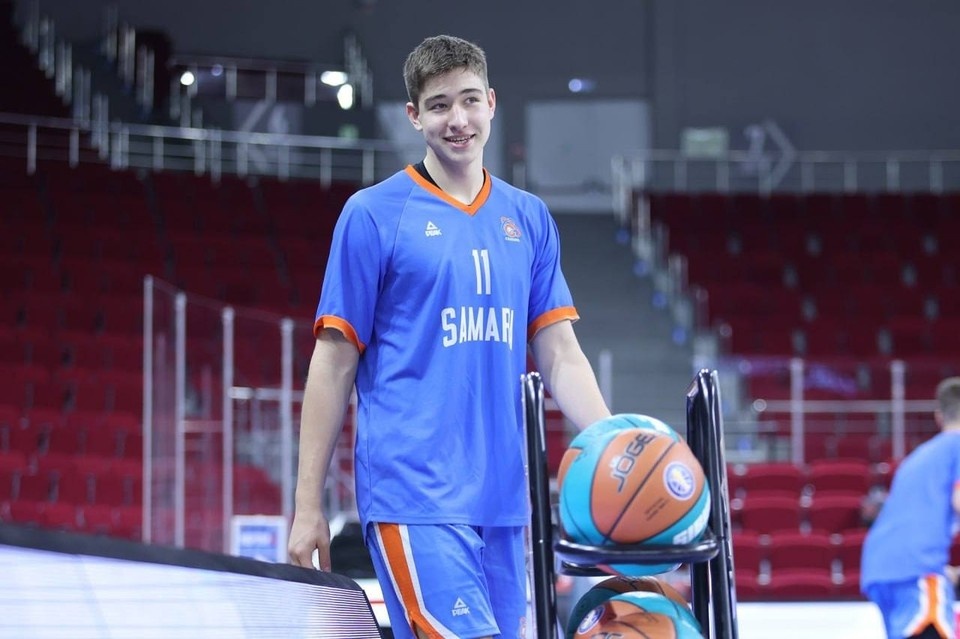    Егор Амосов дебютировал на профессиональном уровне в 2023 году в 15 лет Фото: БК «Самара»