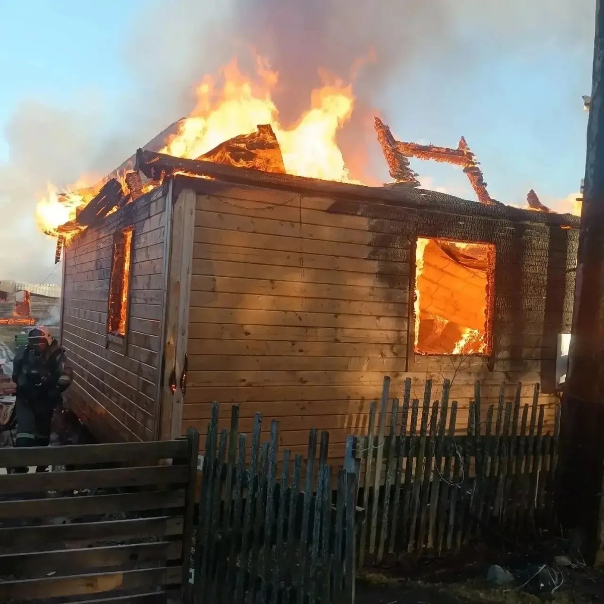    Под Беломорском сгорели две бани, три постройки и дачный домГоскомитет Карелии по безопасности населения