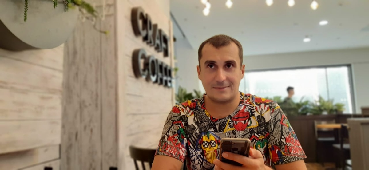 Хватит сидеть в телефоне) 