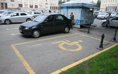 Парковка в местах для инвалидов 2026 год. Хотели сэкономить 5 минут? Потеряете 5 000 рублей и авто на штраф стоянку.