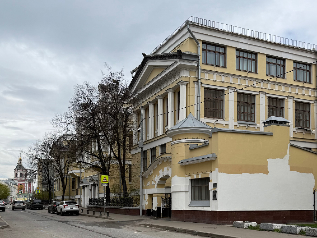 Фото автора канала. Мужское коммерческое училище имени Цесаревича Алексея.