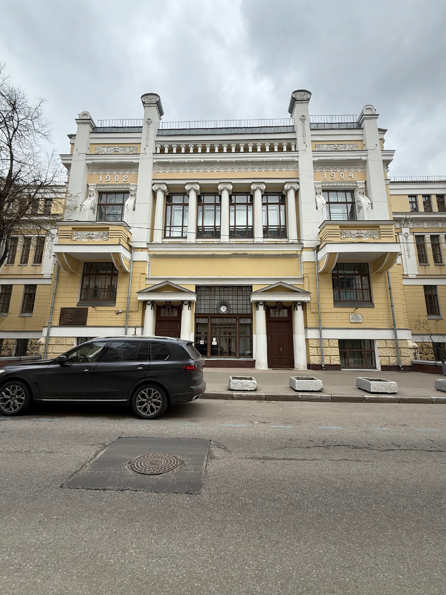 Фото автора канала. Мужское коммерческое училище имени Цесаревича Алексея.