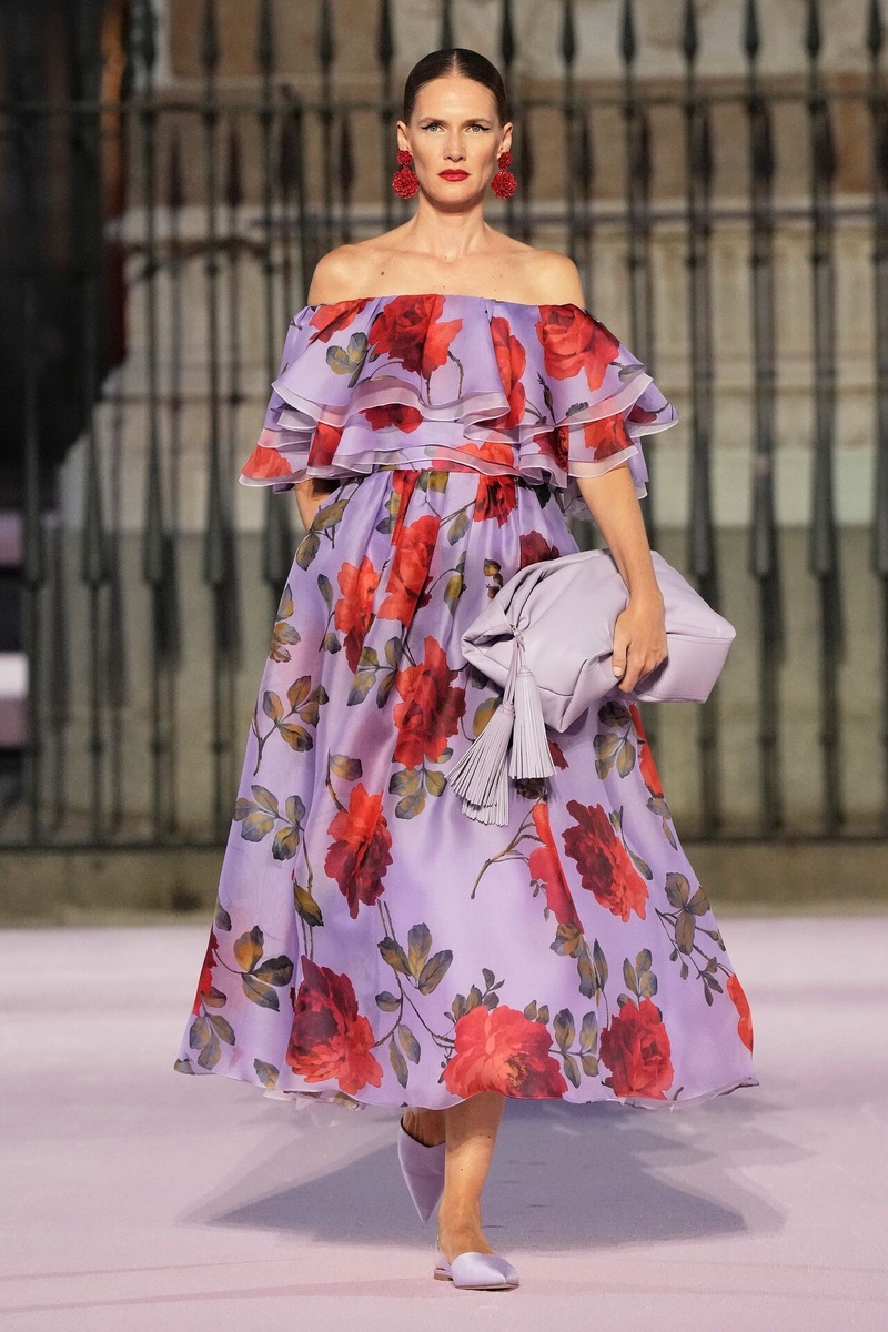 коллекция CAROLINA HERRERA весна лето 2026 - листайте