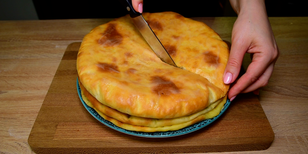 Закрытые пироги с сыром и картофелем на невероятно вкусном и воздушном тесте