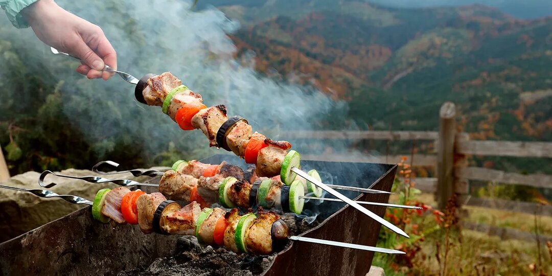 Калькулятор шашлыка: сколько и какое мясо взять на компанию и как организовать пикник