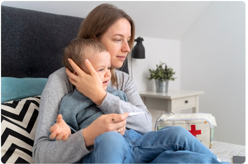 https://www.magnific.com/ru/free-photo/mom-taking-care-her-child-teleconsulting-with-doctor_22706852.htm