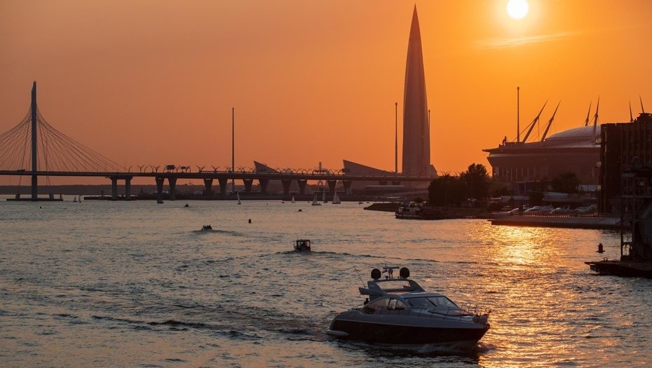    Вид на Вантовый мост ЗСД и стадион Зенит Арена. Автор фото: Ермохин Сергей