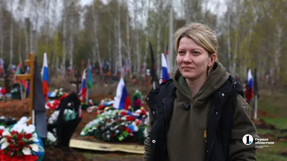    Руководитель движения «Шьем нашим» Алена Коробинцева в числе первых поддержала акцию. Фото: Олег Каргаполов / 1obl.ru